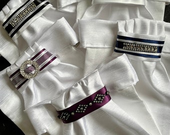 Pleated white shantung silk stock tie with bling