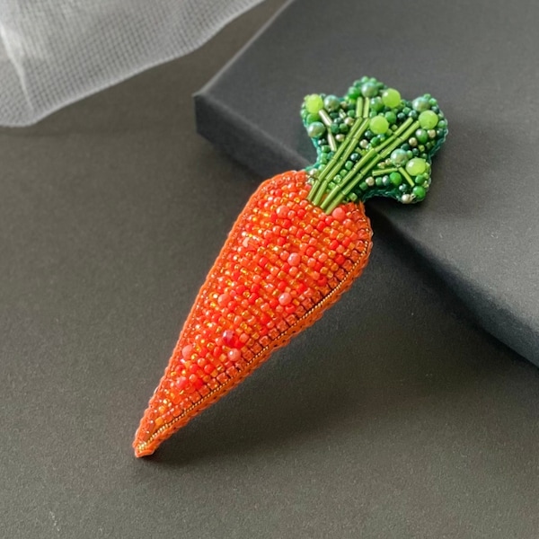 Handbeaded carrot brooch, handmade beaded carrot pin, carrot accessory, carrot jewelry
