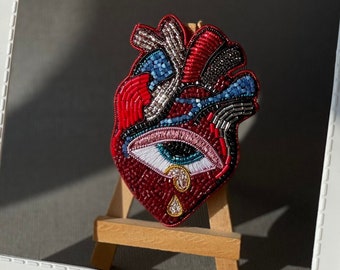 Huilend hart borduurwerk kralenbroche, hartpin, kralenwerk, handgemaakt accessoire