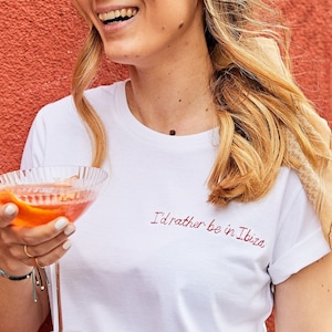 I&#39;d Better in Ibiza Slogan T-Shirt: Besticktes T-Shirt aus Bio-Baumwolle