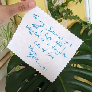 Hochzeitskleid Aufnäher | Personalisierte handschriftliche Nachricht | Handbesticktes Aufnäher Label | Verlust der Mutter | Brautschmuck Erinnerungsgeschenk Etwas Blaues
