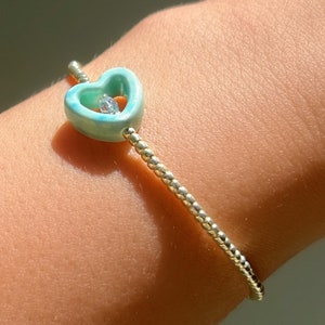 Blaues Herz Perlen Armband, Minimales stapelbares Armband, Gold Herz Schmuck