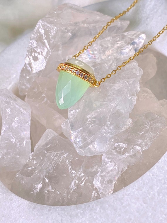 Green Aventurine Necklace , Gold Mother Of Pearl  Necklace , Natural Gemstone Layering Jewelry , Gifts For Her