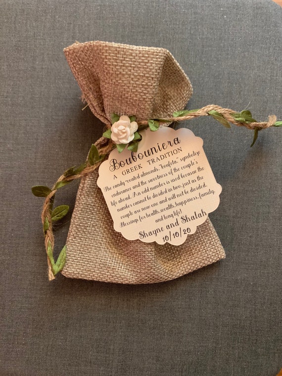 Burlap (Jute) Wine Gift Bags with Rich Embroidery – Pack of 2, White with Green Accent Burlap (Jute) Wine Gift Bags with Rich Embroidery – Pack of 2, White with Green Accent