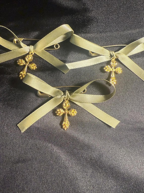 20x Gold Olive Cross Martyrika Pins – Greek Orthodox Baptism Witness Pins – Ribbon & Safety Pin – Gift Boxed – Matching Candle Set Available