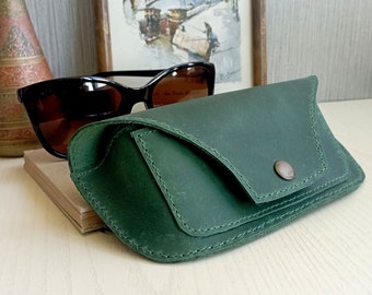 Green Leather sunglasses case Glasses pouch Distressed leather Holder Reading Glasses case