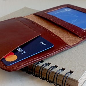 Pochette fine en cuir Porte-cartes d'identité marron Porte-cartes de crédit à deux volets