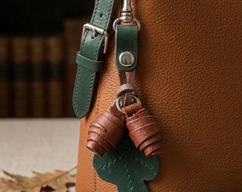 Porte-clés en cuir Porte-clés pour sac à main Feuille de chêne Glands Porte-clés sur le sac Porte-clés pour femme