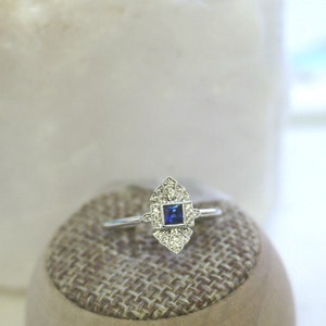 18K solid gold cusion cut sapphire and diamond art deco ring image 4