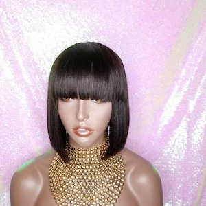 Remy-peruk i äkta hår: Rakklippt lugg, naturlig svart