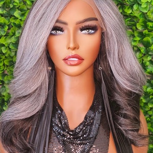 Saltpeppargrå peruk med spets: Afro-utsträckt Yaki-textur, limfri