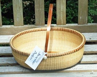 Nantucket Basket 13-inch Oval Dual Handle Handmade Gathering