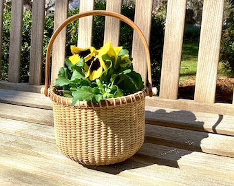 Nantucket-style 6-inch round basket with handle