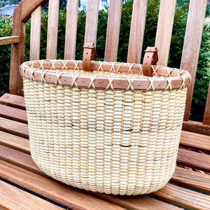 Koszyk rowerowy w stylu Nantucket