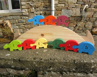 Wooden puzzle of turtles's keuleuleu mulicolors poour learn to count from 1 to 9