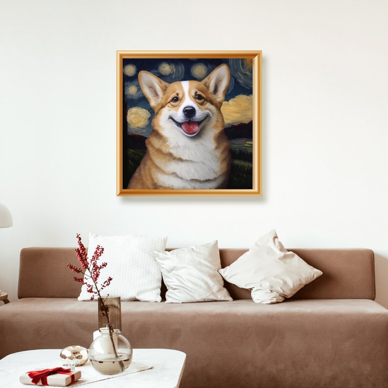 Puede incluir: Una pintura de un perro corgi con una expresi&oacute;n feliz, sobre un fondo de noche estrellada. El perro es marr&oacute;n y blanco con una cola esponjosa. La pintura est&aacute; enmarcada en un marco dorado.