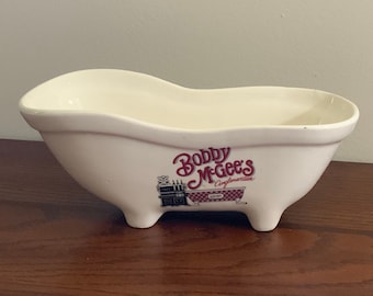 Die Original BOBBY MKGEE Conglomeration BADEWANNE, Seifenschalensammlung Wanne, Badezimmerdekor, Bardekor