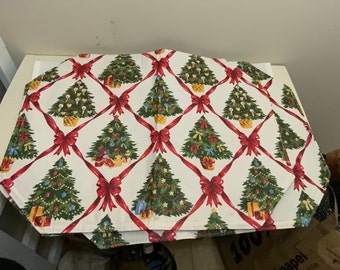 CHRISTMAS TREE PLACEMATS, Set of 4 Vintage Colorful Vinyl Placemats, Vintage Christmas Decor, Vintage Holiday Table Decor, Vintage Serveware