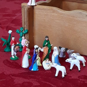 HANDCRAFTED MINIATURE NATIVITY Set, Mini Handpainted Nativity Set, Tiny Handpainted Nativity Figurines, 18 piece Carved Mexican Nativity