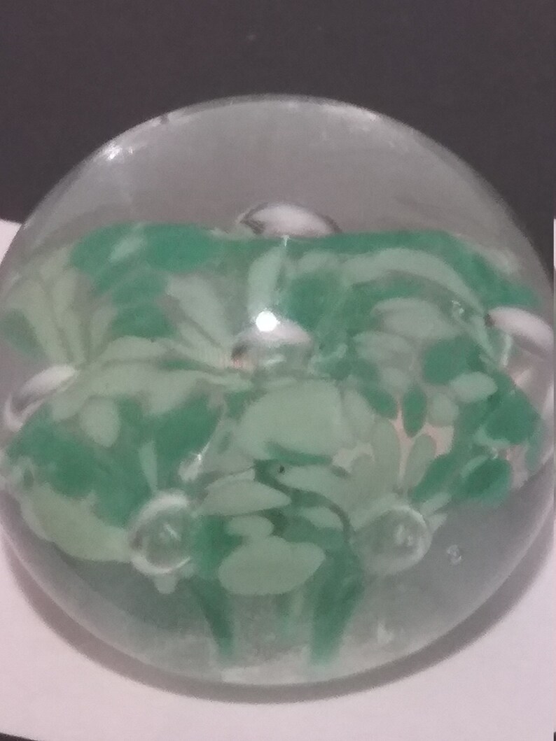 Pretty Round Trumpet FLOWERS GLASS PAPERWEIGHT, Bubble Glass Paperweight, Vintage Green Floral Paperweight, Collectible Art Glass, Office image 7