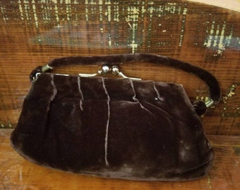 vintage HOLLYWOOD HANDBAG Co Brown Velvet CLUTCH avec Goldtone Kisslock Fermeture Made in California, Mid Century Accessoires de sac à main pour femmes