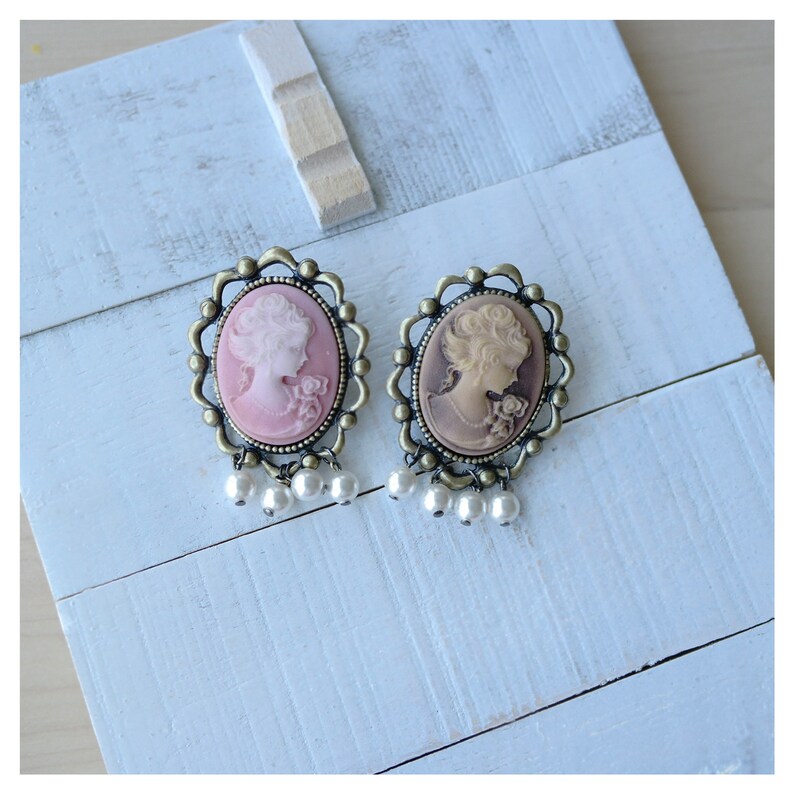 Cameo stud earrings Clearance