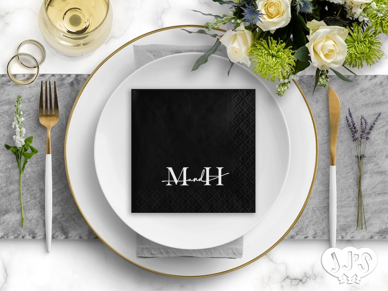 Custom Monogram Wedding Napkins: Personalized Black & White Beverage Napkins 画像 1
