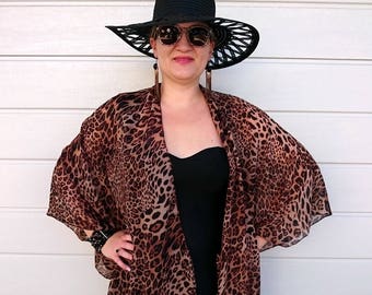 Kimonojack van chiffon met luipaardprint: doorschijnende strandbedekking