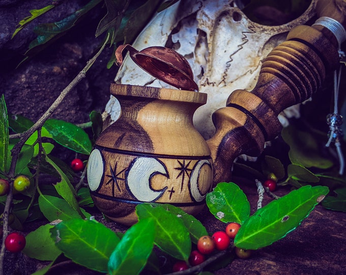Hecate Triple Moon Phase / Wood Burn Goddess Tobacco Pipe with Lid for Smoking / Wicca Pagan Mother Maiden Crone Gift for Her Occult Decor
