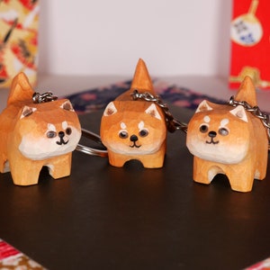 Japanese shiba inu dog figurine key ring in hand-carved wood, lucky charm, lucky charm, cute dog