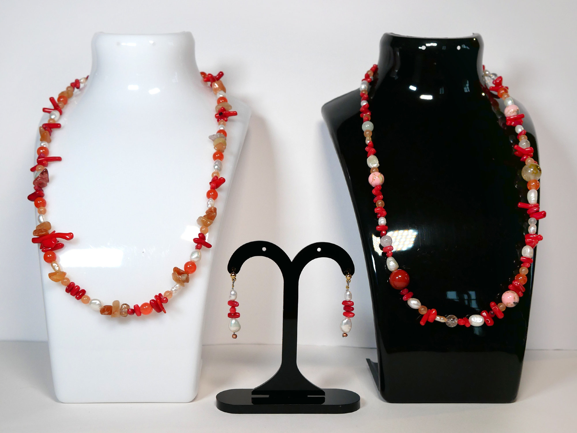Collana multifili in corallo rosso, chiusura in oro giallo e corallo, g