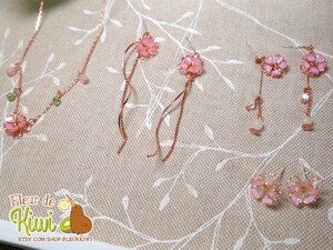 Lot De 100 Breloques Fleur De Cerisier En Alliage émaillé Rose - Pour Créer Bijoux DIY (colliers, Bracelets...)
