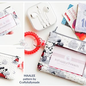 Puede incluir: Una bolsa blanca con cremallera y una ventana de pl&aacute;stico transparente. La bolsa tiene un patr&oacute;n de lunares grises y blancos con un dise&ntilde;o de Mickey Mouse y Minnie Mouse. El texto "kshappythreads" es visible en la ventana. La bolsa tiene un cord&oacute;n rojo y blanco.