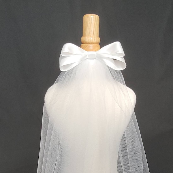 One-tier Veil with 6 inch Bow | Communion Veil | Party Veil | Bachelorette Veil | Bow Veil | White or Ivory