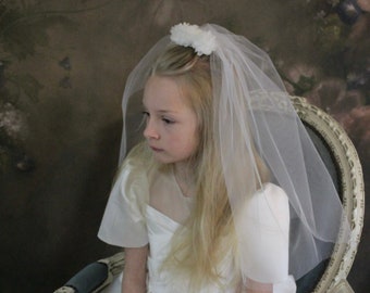 One-tier Short Veil with Chiffon Flowers | Bachelorette Veil | First Communion Veil | Party Veil | White or Ivory
