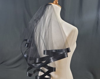 Black Petite Circle Ribbon Veil 20 Inch