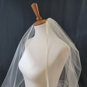 Medium Volume One Tier Satin Bias Trim Veil