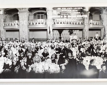 Fotografia panoramica originale del 1957 delle DAR (Daughters of the American Revolution) - Pranzo dello Stato di New York, Mayflower Hotel, Washington DC - 66° Congresso Continentale