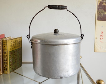 Vintage Aluminum Pail with Wooden Handle & Lid – Rustic Farmhouse Bucket (8"x10")