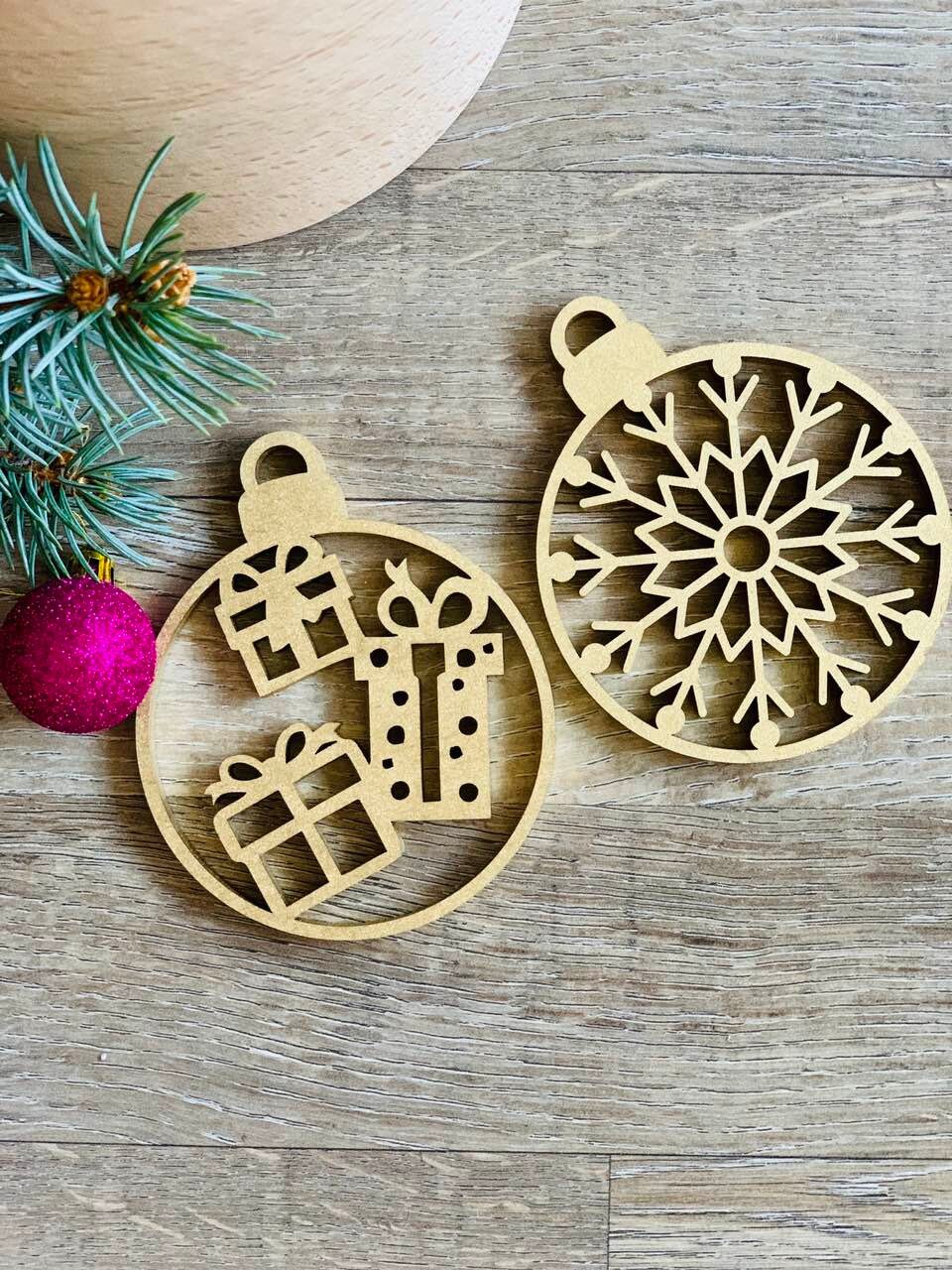 Set of a 2 Christmas Baubles (gifts+snowflake) Christmas Toy