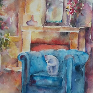 chat, chat blanc, chat peint sur un fauteuil, peinture de chat, aquarelle de chat, chat blanc dans un fauteuil près de la cheminée, maison avec chat