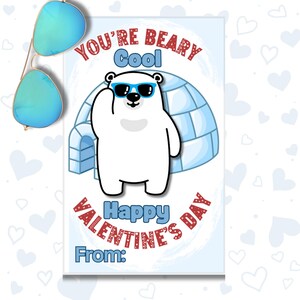 Puede incluir: Una tarjeta de San Valentín con un oso polar de dibujos animados que lleva gafas de sol y está de pie frente a un iglú. La tarjeta dice "You're Beary Cool" y "Happy Valentine's Day".