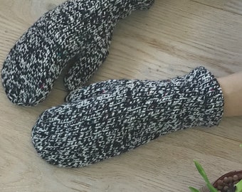 Hand knitted mittens Knit mittens White Black mittens Women winter mittens Knit gloves Arm warmers Wool mittens Gift for women