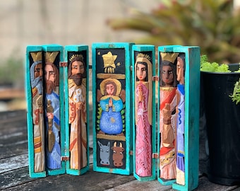 Presépio de madeira TURQUESA premiado, 18 cm (A) x 30 cm (L) x 2,5 cm (P), FRETE GRÁTIS - Dobrável, esculpido e feito à mão - Presente de Natal -