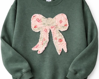 Handmade Strawberry Patchwork Bow Sweatshirt – Cottagecore Appliqué Crewneck
