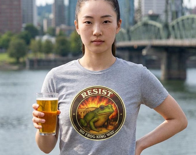 Resist No Frog-King Way T-Shirt / Vintage Portland Protest Frog /Anti-King Political