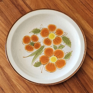 Stoneybrook &quot;Norwell&quot; Serving Plate with Orange and Yellow Flowers