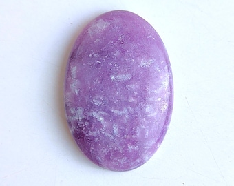 Natürlicher ovaler Lepidolith-Cabochon - lila Glimmerstein für die Schmuckherstellung (34x28x6)