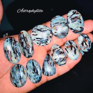 Piedra Astrofyllite | Gema Negra con Destello Dorado para Joyería Statement & Coleccionistas (15-37mm)