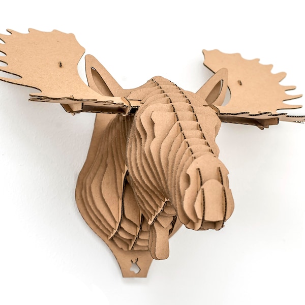 Alfred - trofeo alce. Animale per autoassemblaggio in cartone ecologico. Scultura 3D Puzzle fai da te.
